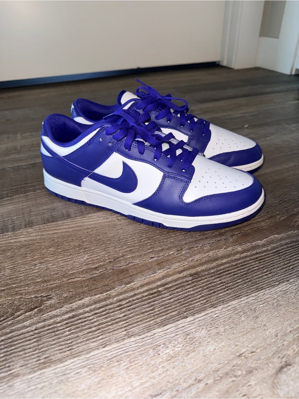Nike Low-Top Sneakers in White and Purple